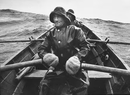 Bucket Hat Origins: Unveiling the Fascinating History of this Iconic Headwear
